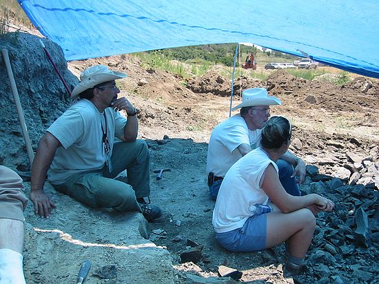 Rod, Jane & Jim take a break from the digging while listening to Kirk Johnson explain the area.