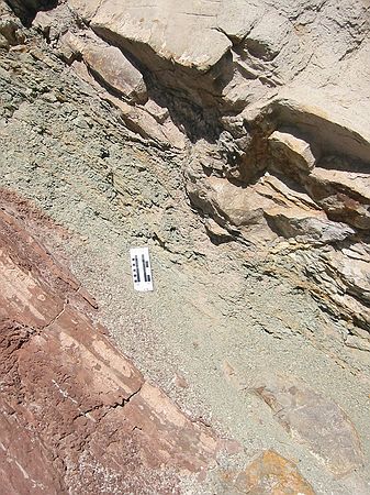 Closer view of contact point between Lykins formation (reds) and Canyon Spring sandstone (whites).   The greenish layer in between is where iron has leached out of the uppermost Lykins formation.  A disconformity exists here because approx. 70  million years of deposition is missing here between the early Triassic Lykins formation and the mid-to-late Juarssic Canyon Spring sandstone.